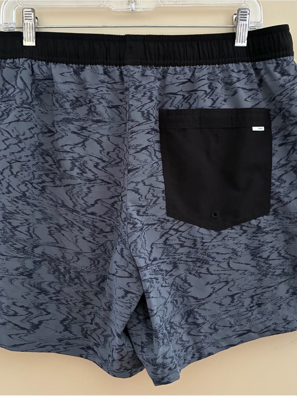 Vuori Gray Patterned Athletic Shorts with Drawstring Size L With Liner - Picture 2 of 2